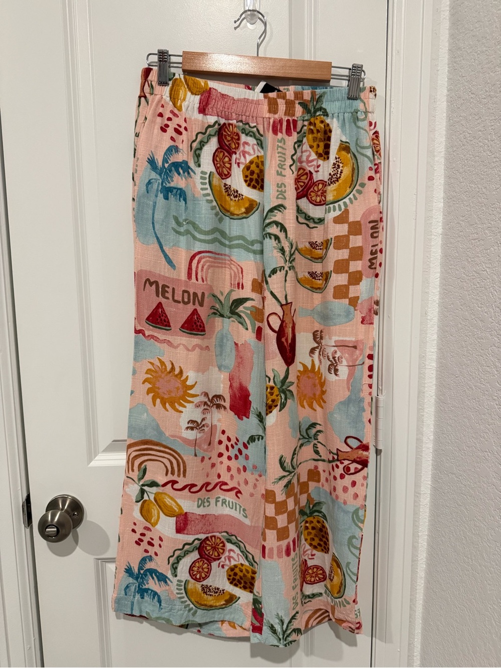 Paper Heart Festive fruity vibe pants. Linen like fabric in size Medium.
